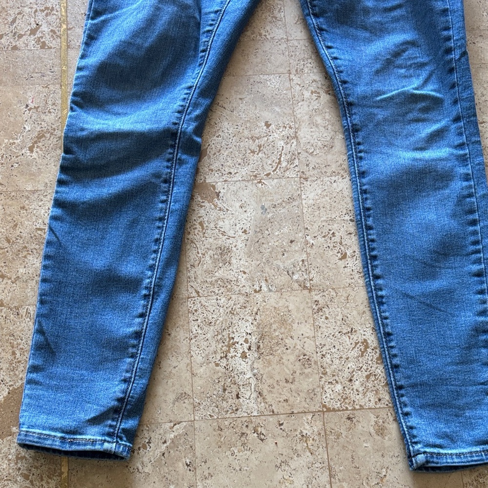 Denizen from Levi's Women's Skinny Jeans in Medium Blue Wash - Picture 4 of 5